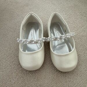 Ivory baby/toddler dress shoes size 5